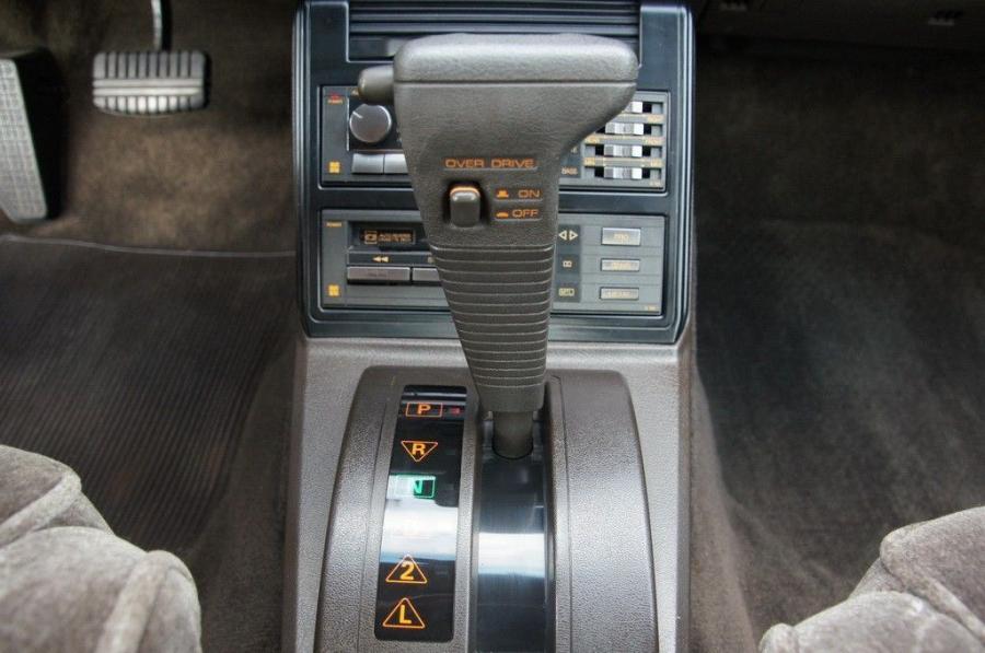  Mitsubishi Gallant Sigma 1988 года  (фото 13 из 54)